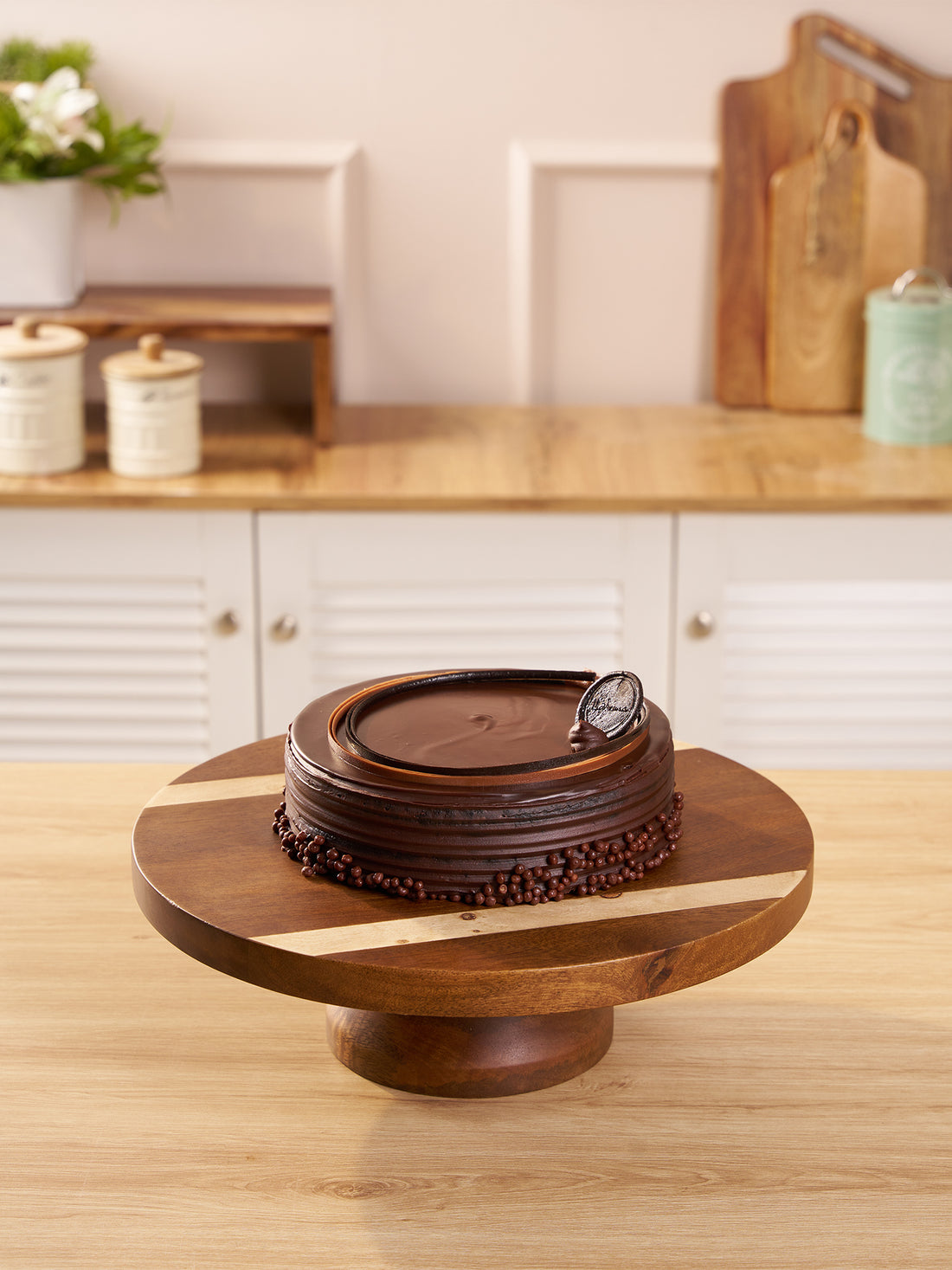 Walnut Burlwood Elegance Cake Stand